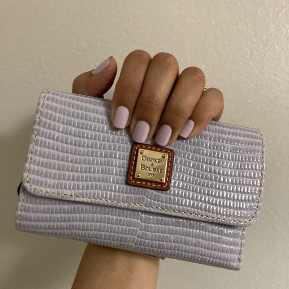 Dooney and bourke wallet - Picture 6 of 8